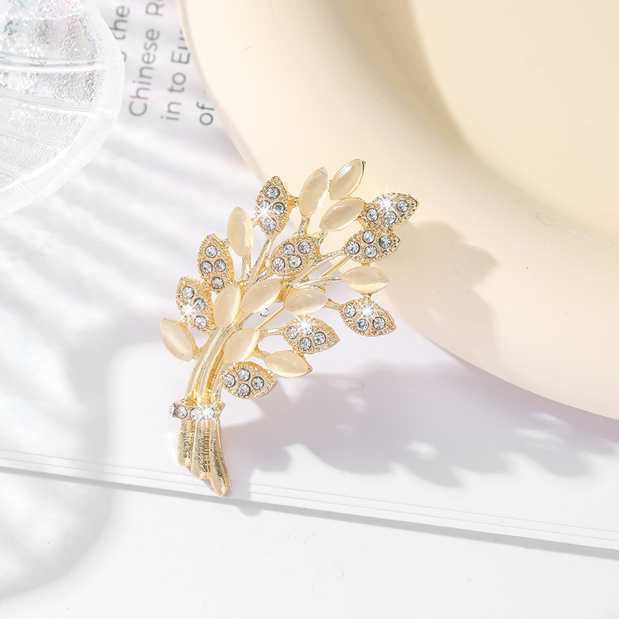 New European And American Cat's Eye Diamond-Studded Wheat Brooch Female Anti-Slip Buckle Pin Fixed Clothes With Accessories Female Application Scenario