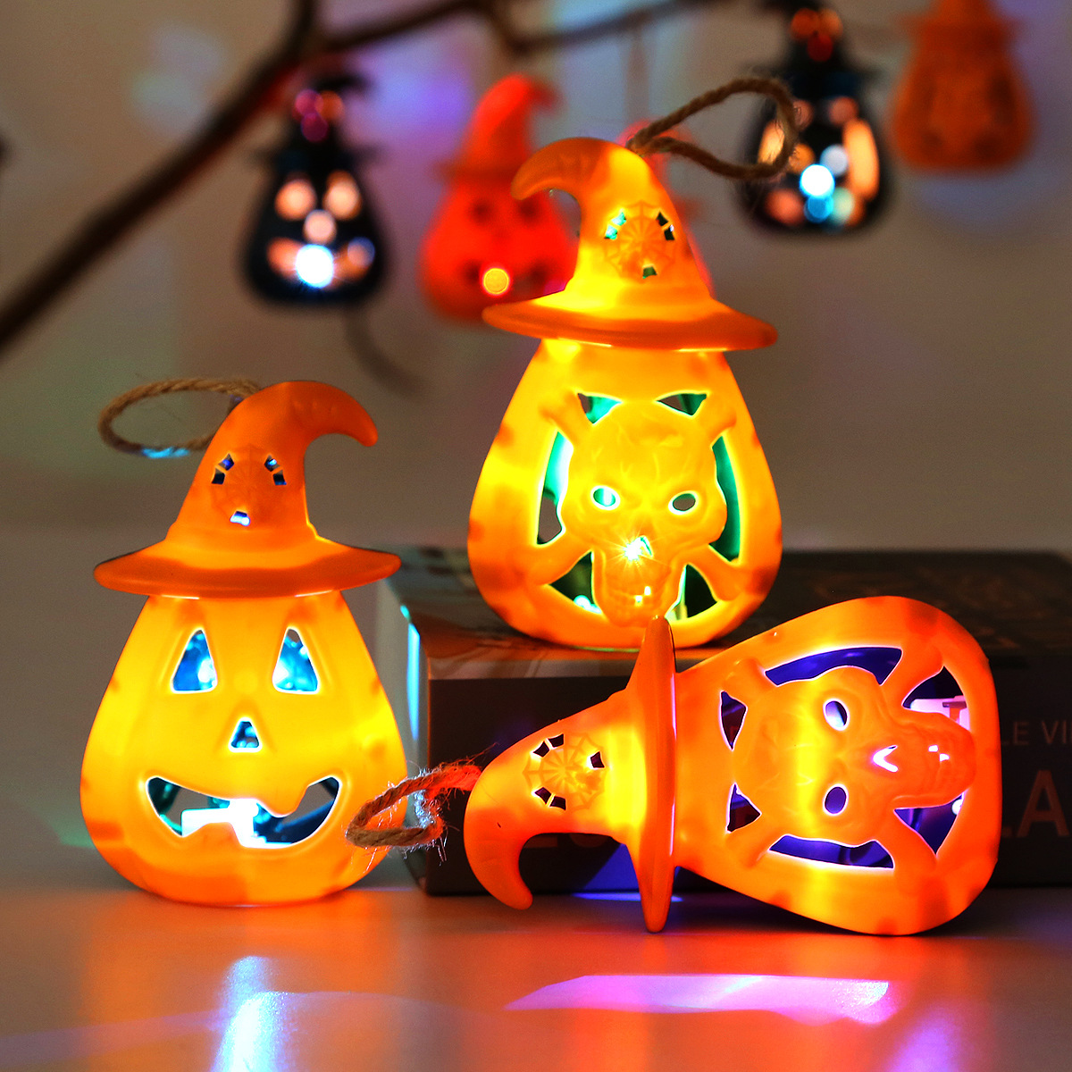 Cross-border bestseller Halloween scene decoration lights: led pumpkin lanterns, skull l pumpkin lanterns, decorative small lanterns Application Scenario