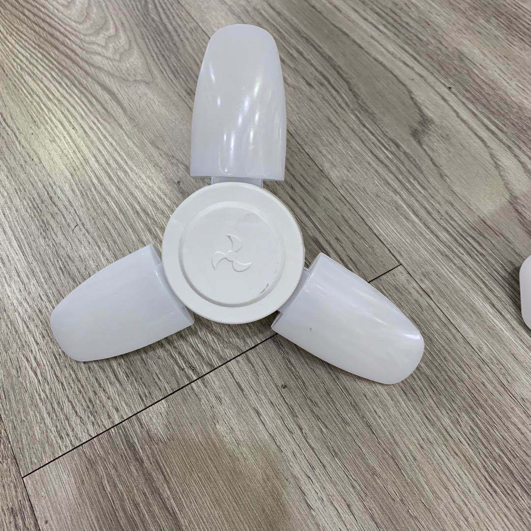 Folding lamp, led three-leaf lamp, four-leaf lamp, leaf bulb, night market constant current wide voltage, new type for export supply Item Picture