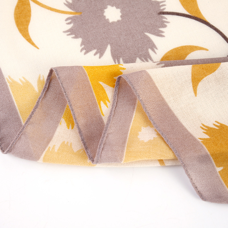 Factory direct supply of fresh large flower scarves, women's shawls, beach scarves, fashionable, warm and versatile scarves, sunshades, dust-proof scarves Specification image