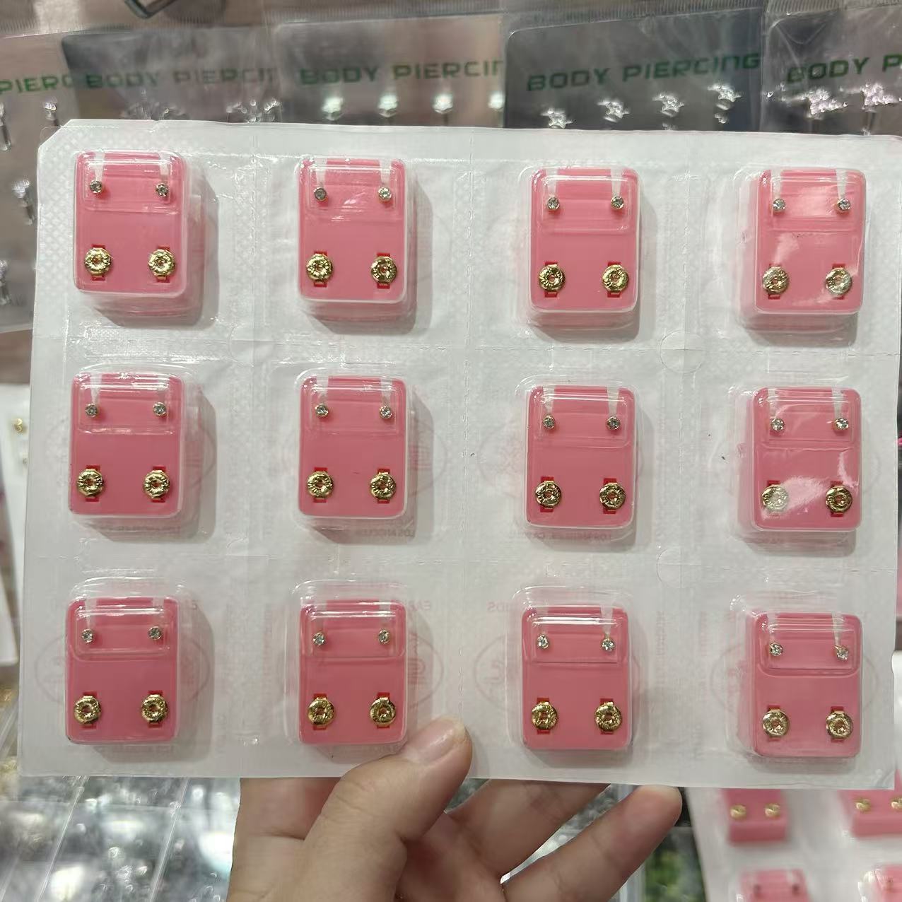 其他穿刺饰品实物图