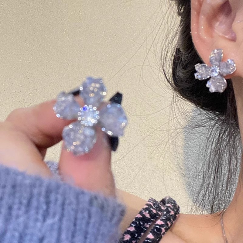The S925 silver needle blue crystal flower earrings exude a high-end feminine vibe and are a new, stylish Instagram forest-themed stud accessory