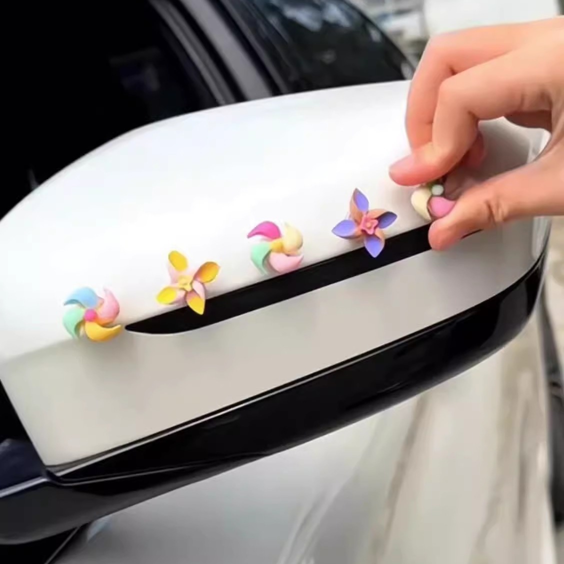 Cute little windmill accessories for electric bikes, rearview mirror decorations for bicycle modification, and small ornaments for electric bikes Specification drawing
