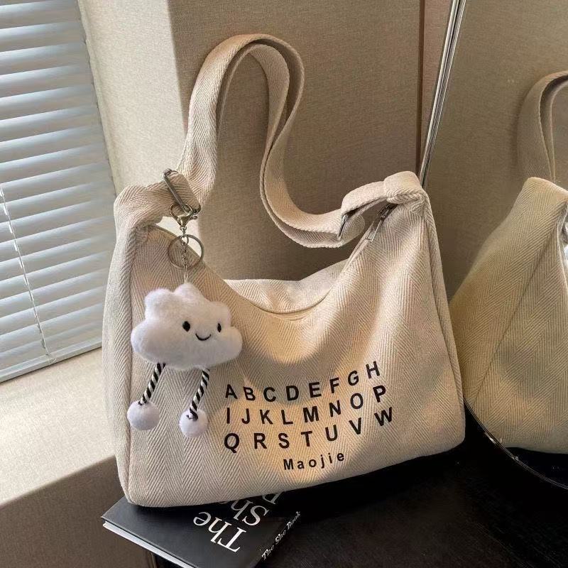 休闲帆布斜挎包女2025新款大学生上课潮牌小众百搭通勤单肩饺子包详情7