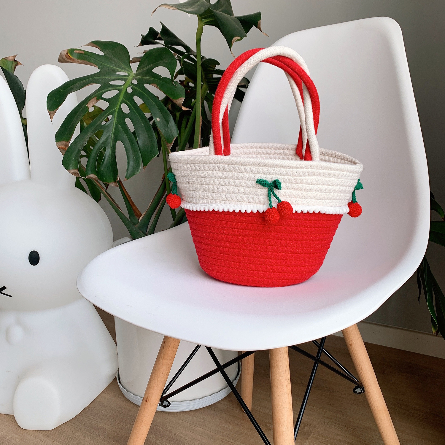 Children's straw weaving fashionable bags, straw paper rope handicraft bags, beach weaving bags, eco-friendly straw weaving bags, essential for leisure and vacation details Picture