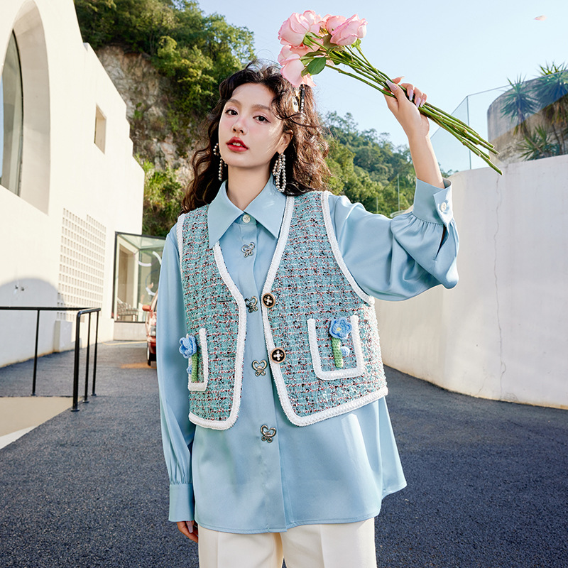 The 2023 loose and casual knitted waistcoat, a new vertical pattern patchwork color-blocking little waistcoat details Picture