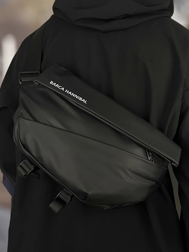 潮牌男士机能斜挎包防泼水ipad多功能胸包男轻便机车潮酷单肩背包