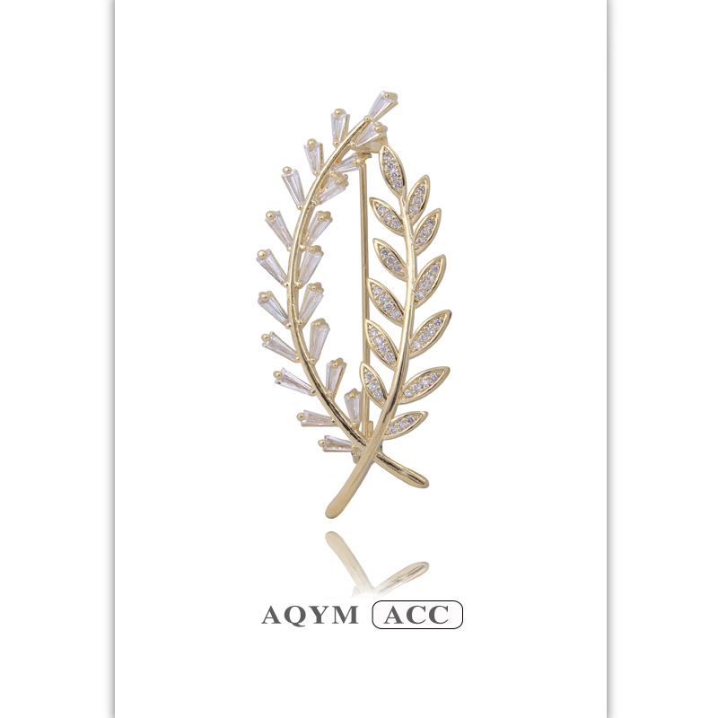 Cross-Border Supply Manufacturers Supply Microinset Zircon Flower Copper Brooch Autumn And Winter Fashion Clothing Coat Corsage Pin Application Scenario