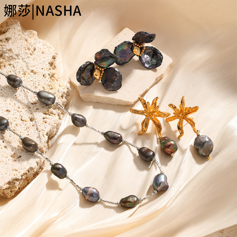 Nasha's cross-border exaggerated freshwater pearl flower necklace, bracelet and earrings three-piece set with a niche design sense and stud earrings