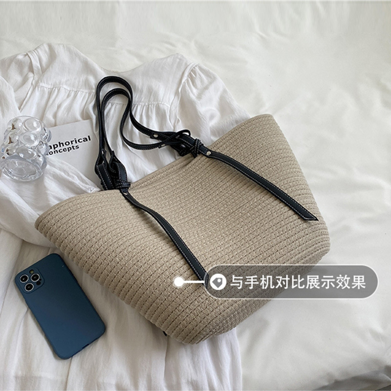 Large Capacity Cotton Woven Bag New French Vintage Hand-Held Straw Woven Bag All Commuter Tote Women's Bag Application Scenario
