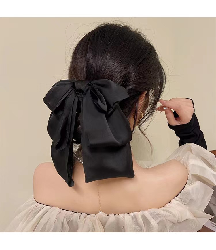French Gentle Satin Oversized Bow Streamer Hair Clip Women's Back Of Head Clip Clip Hair Clip Headpiece Clip Application Scenario
