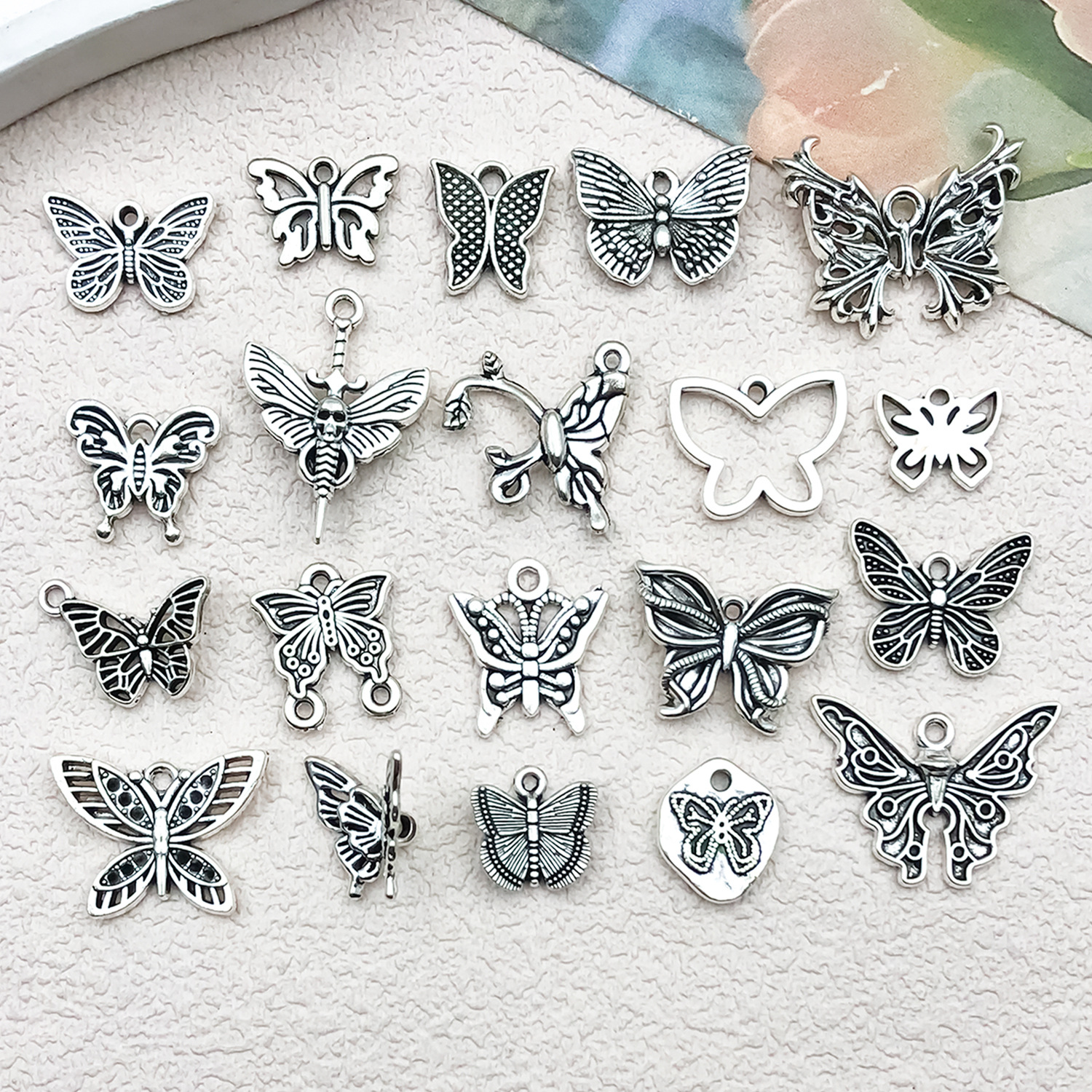 Ancient silver alloy animal series simulation hollowed-out butterfly pendant, diy jewelry accessory, cross-border Amazon pic 8