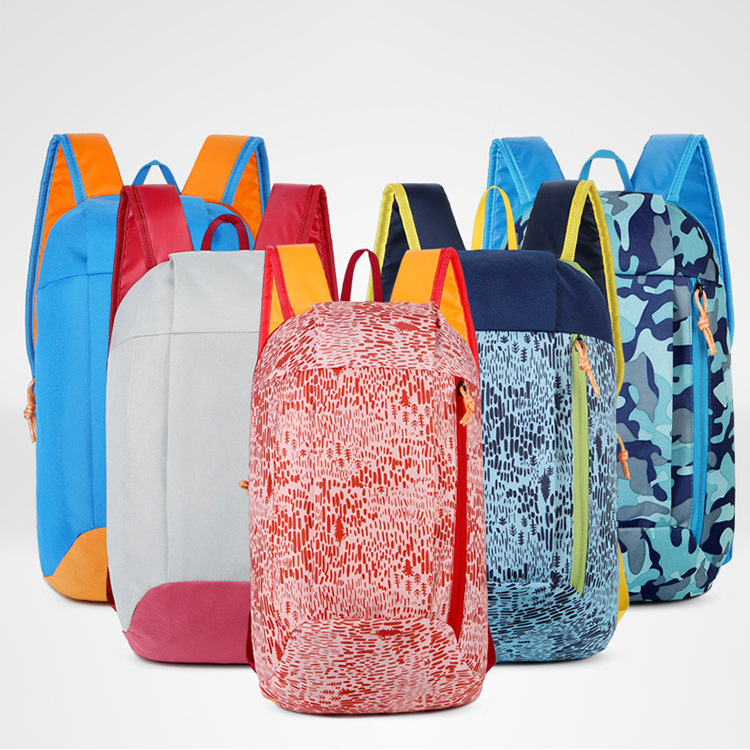 The new patterned and color-blocked sports backpack can be printed with a logo. It is a lightweight and simple backpack for casual travel