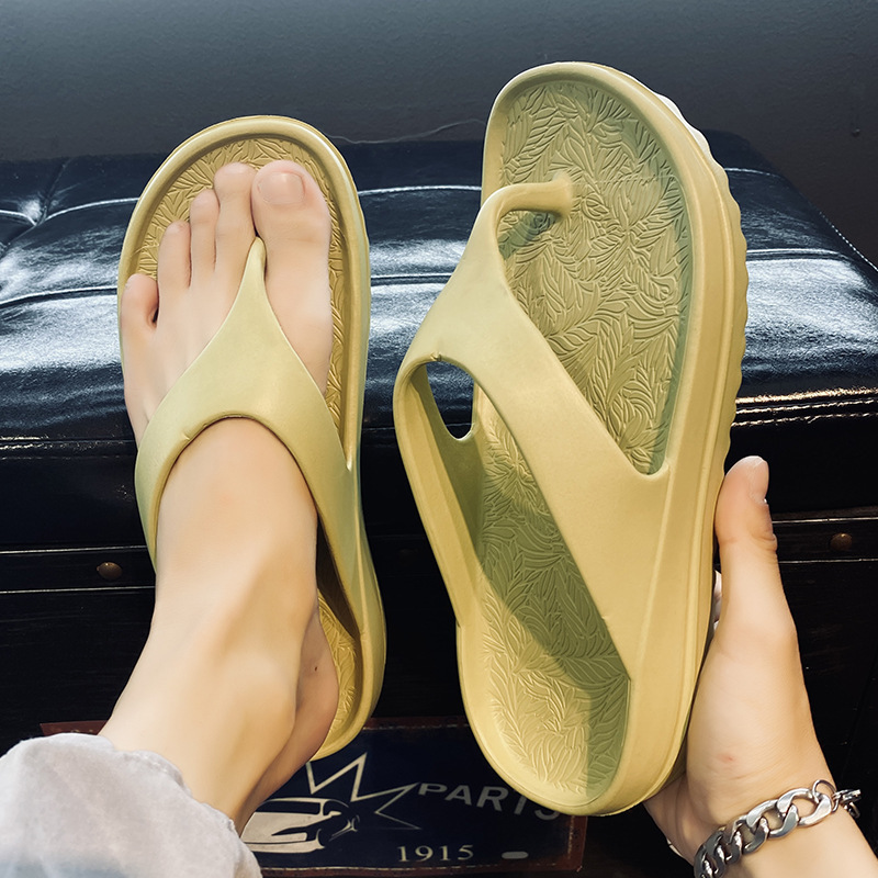 Flip-flops for men, anti-odor and anti-slip soft soles, summer men's personalized casual wear, beach Korean-style trendy cool slippers Application Scenario