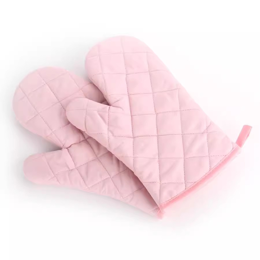Solid Color Quilted Microwave Oven Hot Heat Insulation High Temperature Non-Slip Gloves Kitchen Oven Baking Special Factory Direct Sales Application Scenario