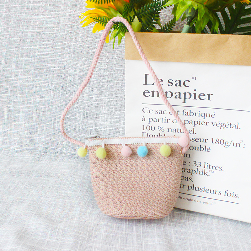 New children's coin purse, straw-woven small bags, cute little girls, princesses, multiple styles of crossbody zipper small bags for boys and girls Application Scenario