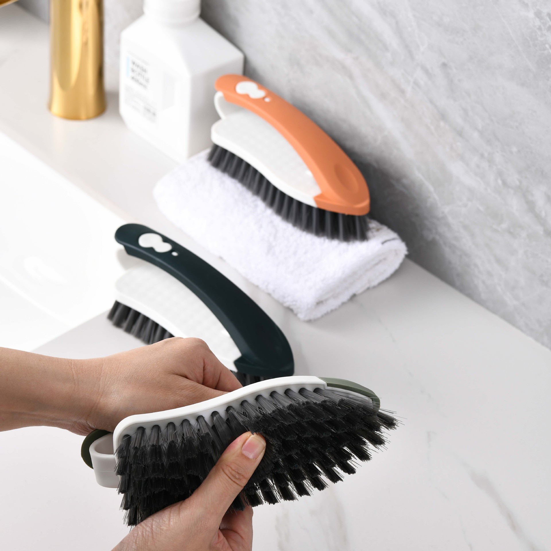 Household multi-functional cleaning brush, clothes brush, board brush, shoe brush, garment brush, plastic soft bristle brush, laundry brush Application Scenario