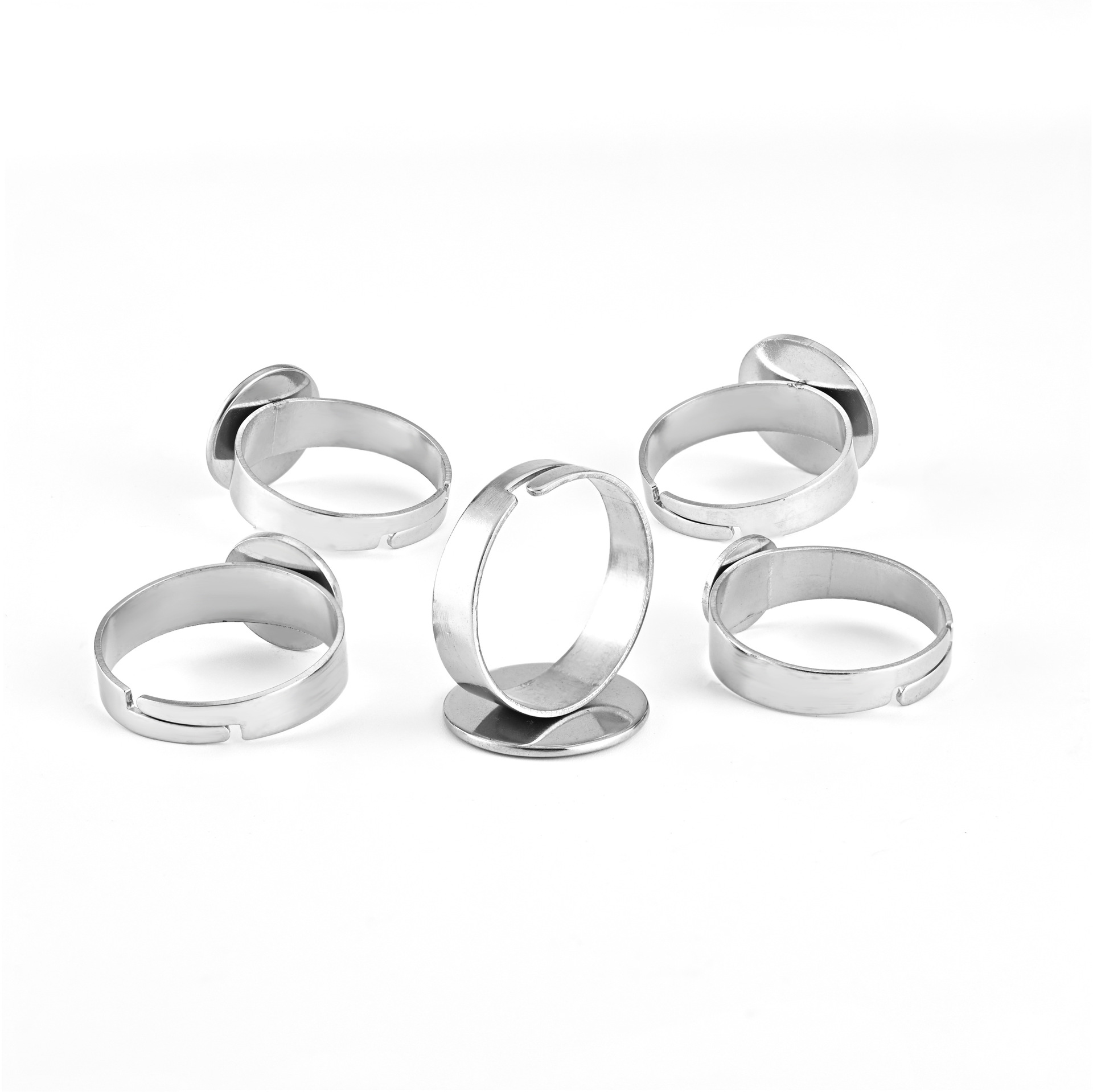 Factory wholesale stainless steel flat gemstone base trays, stone ring holders, cross-border jewelry supply, ring accessories Application Scenario