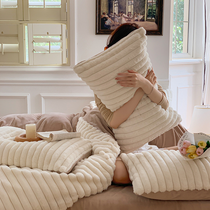 Winter thickened rabbit fleece four-piece set warm milk fleece high-end bedding Coral fleece bed sheets and duvet covers details Picture