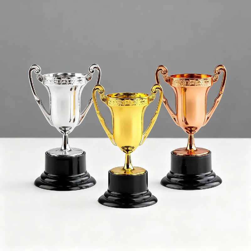 Oscar small trophy, school sports meeting training plastic trophy, awarding children's toy trophy, gold-plated plastic Application Scenario