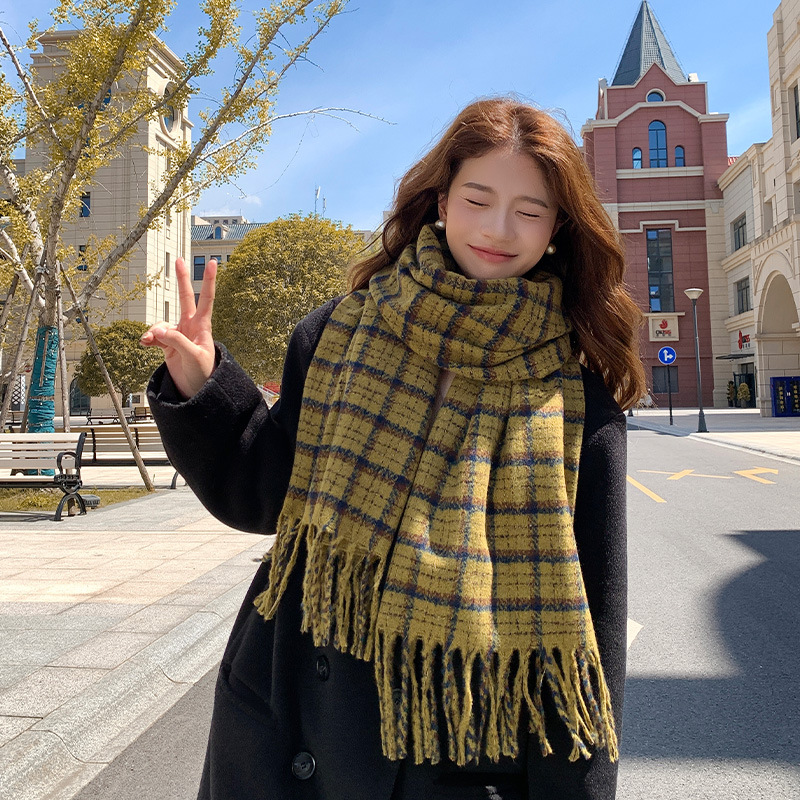 Factory wholesale 2025 autumn/winter style new Korean checkered scarf, high-end women's versatile shawl, thickened neck details Picture