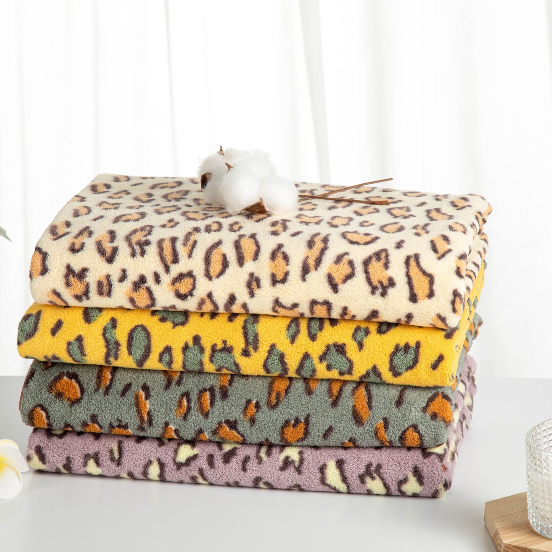 Wholesale can hang coral velvet towel adult leopard bath towel household towel square soft absorbent hanging towel full figure