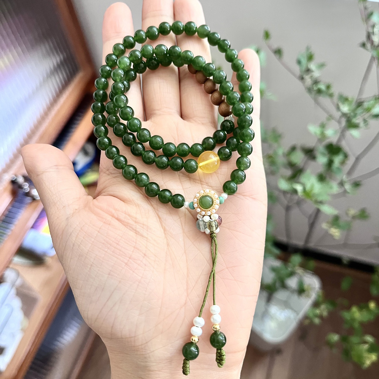 Natural 6MM multi-loop jade bracelet, old mountain sandalwood bracelet for women, tassel pearl bracelet, a niche retro design