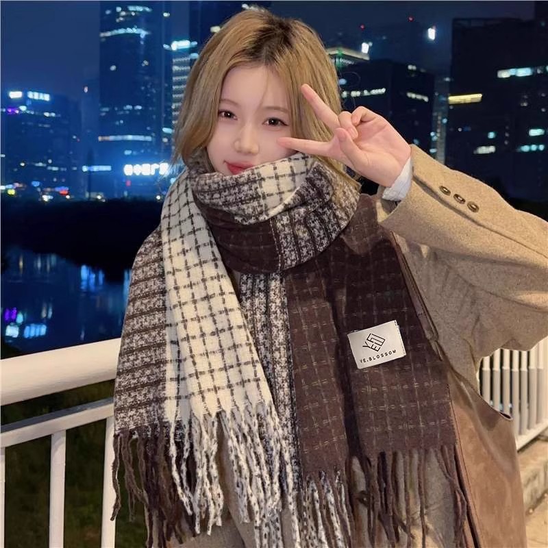 冬季新款美拉德仿羊绒围巾洋气格子披肩两用冬季保暖百搭韩版围脖