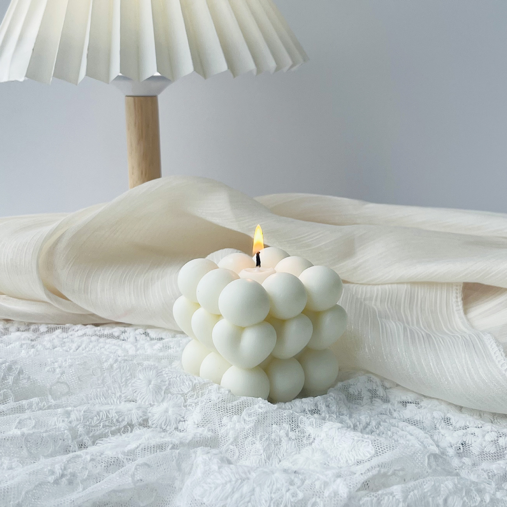 Nordic-style artistic scented candles, atmospheric home decorations, wedding arrangements, cylindrical geometric shapes, white candles Application Scenario