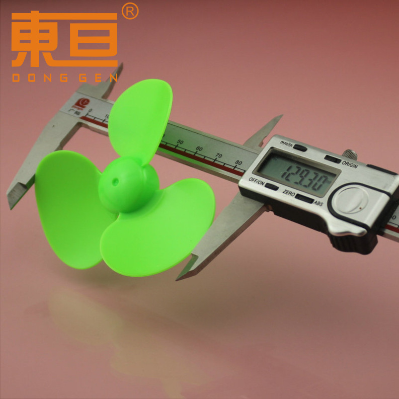 Φ933Y2A Green 93 three-blade propeller, fan blade, reverse propeller toy accessories, small technological creations Application Scenario