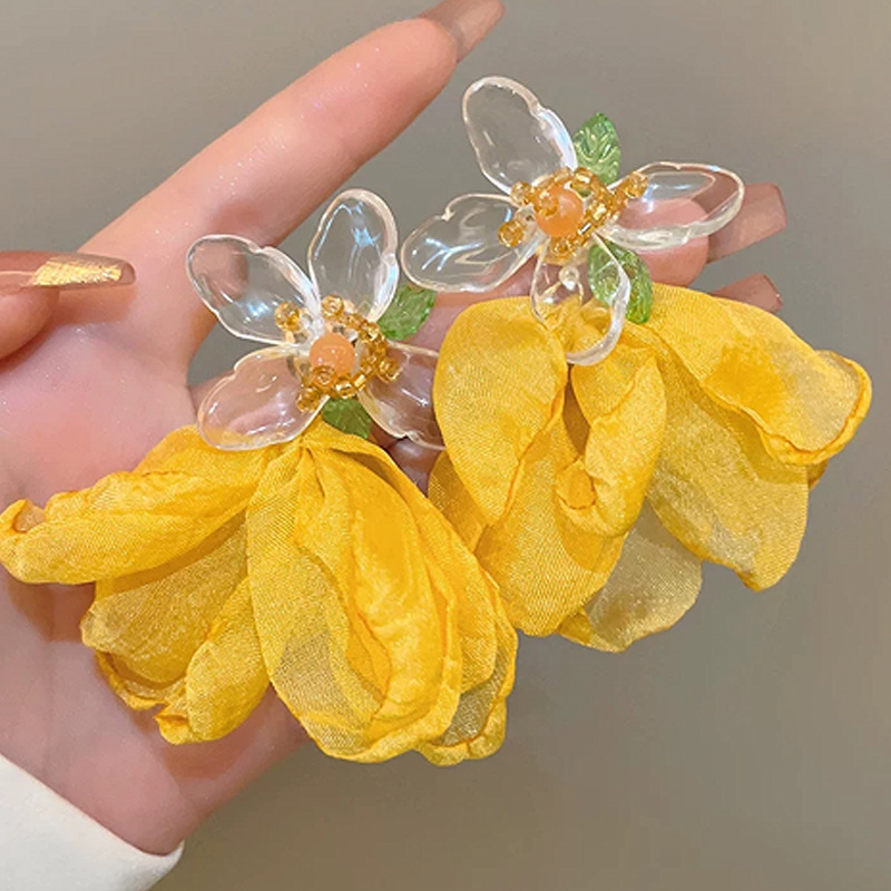 Yellow flower-shaped, exaggerated and unique earrings, super fairy-like handcrafted stud earrings, a new 2024 vacation and travel accessory Specification image