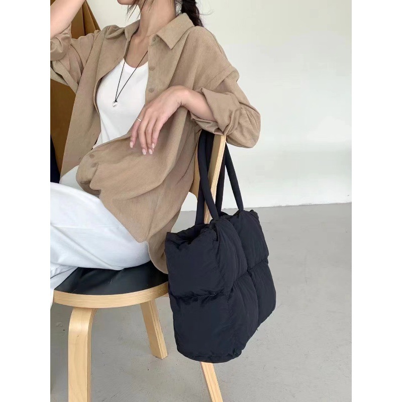 Autumn and winter women's bags: diamond-shaped tote bags, cream puffs, cotton-padded plush bags, cotton-filled pillow bags, single-shoulder bags, down handbags Application Scenario