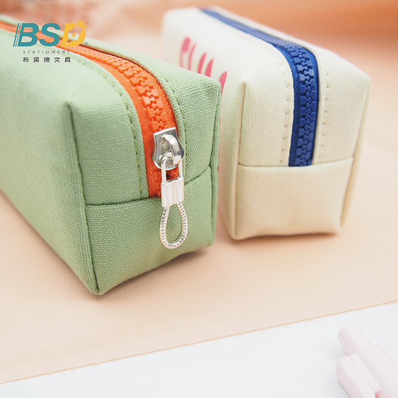 撞色字母加长细节图