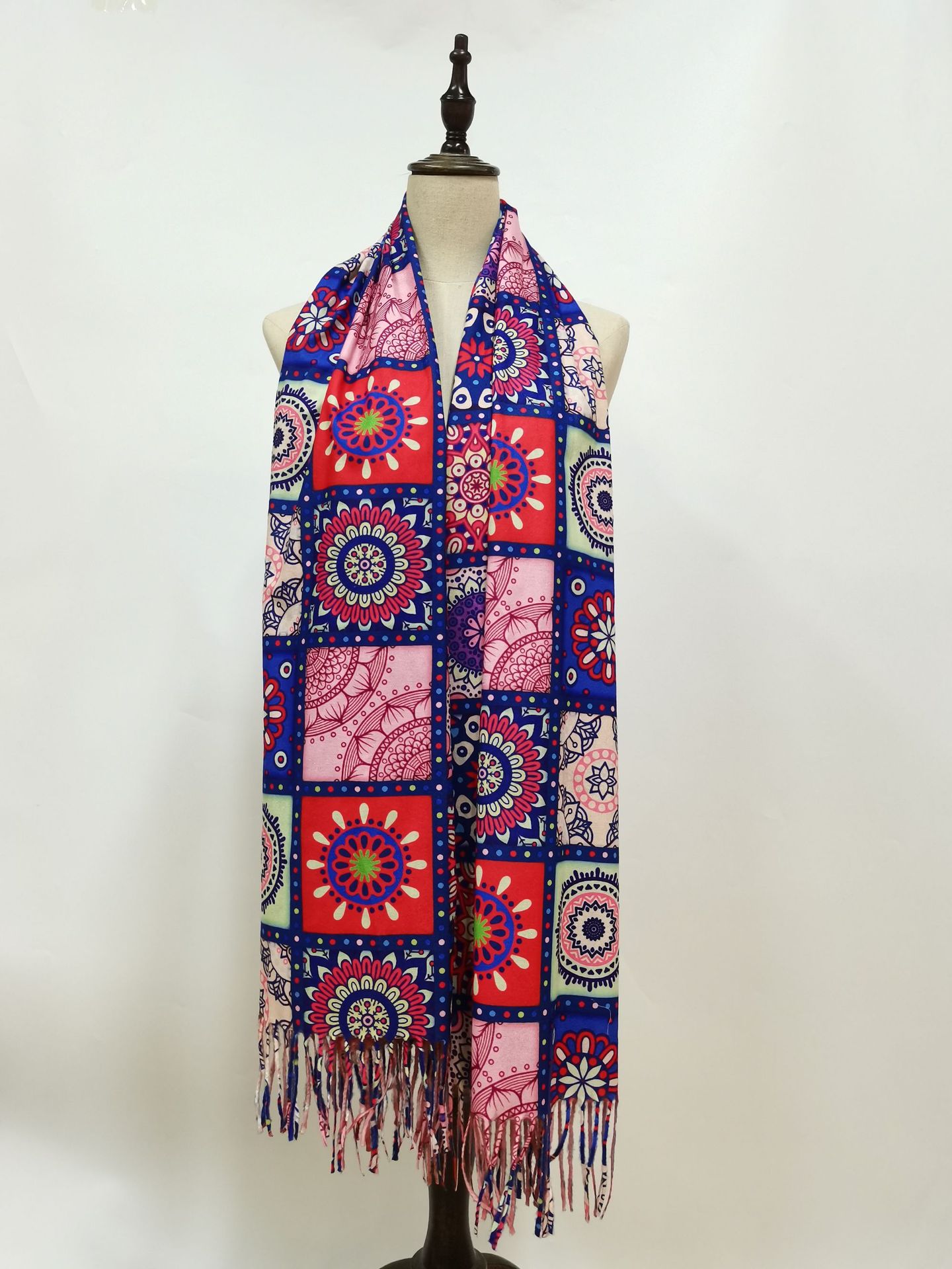 One-piece consignment of Liu 'an scarves 2022 New style, versatile autumn and winter scarves and shawls, dual-purpose for warmth, retro graffiti scarves, women's wholesale digital printed scarves and shawls details Picture
