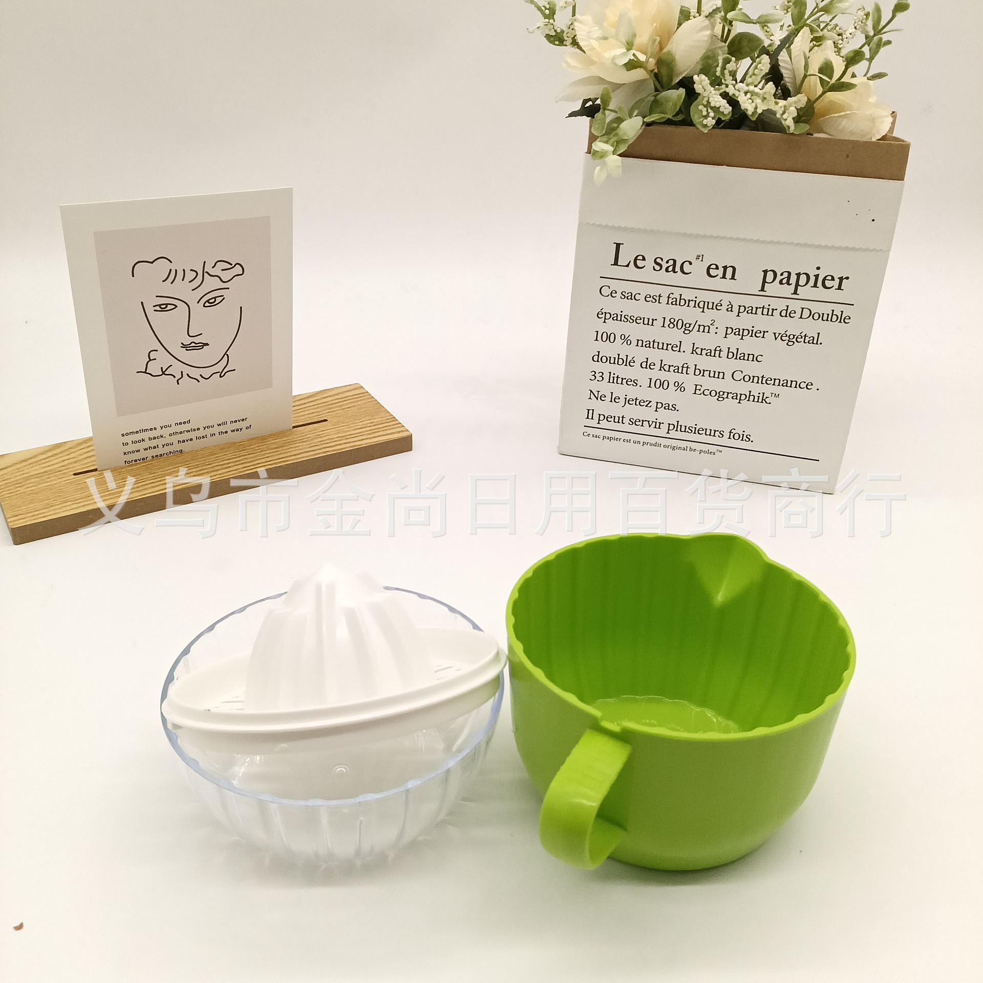 Manual fruit juicer, creative fruit juicer cup, household kitchen tools, lemon water squeezer, juicer wholesale full figure
