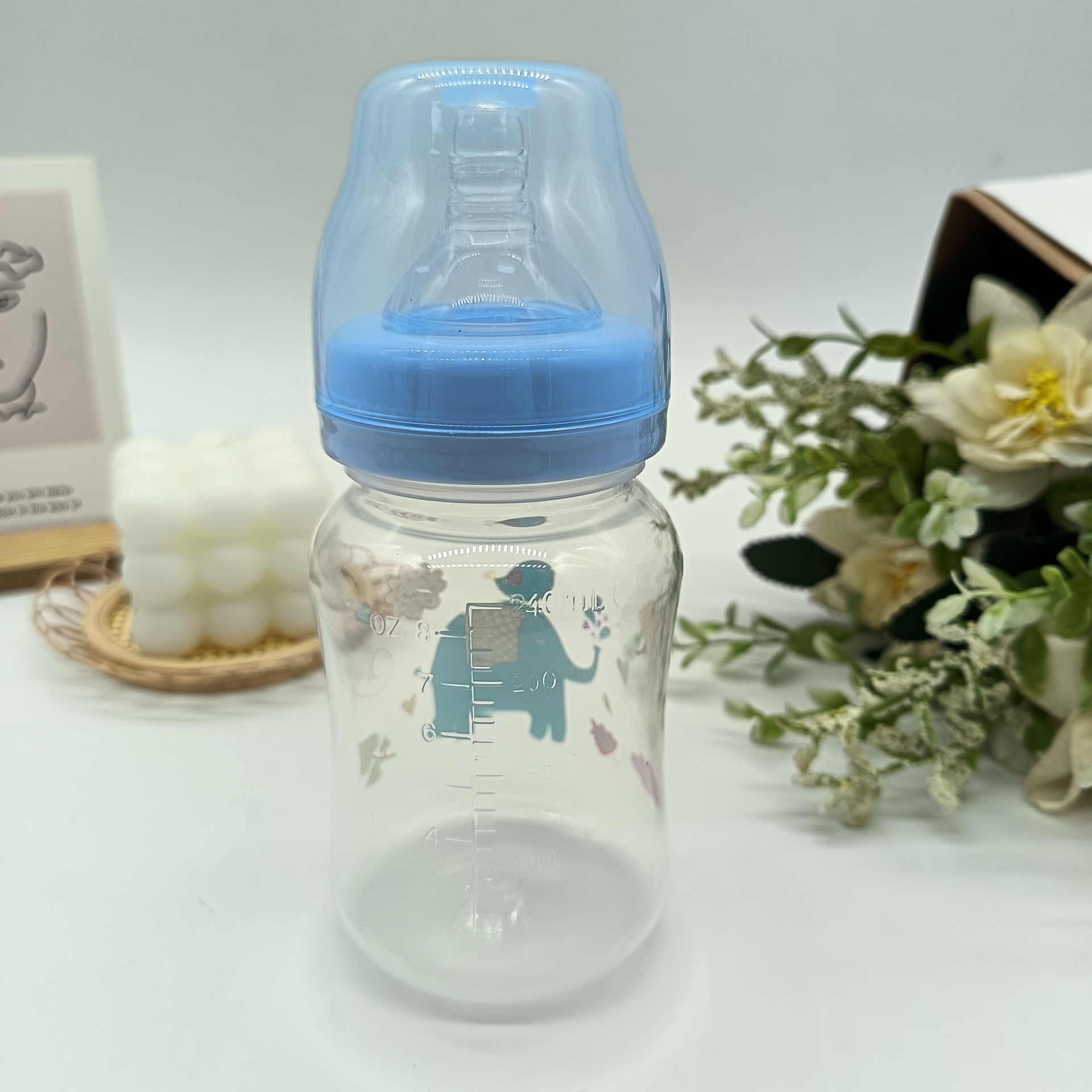 Hot-selling wholesale of children's drinking cups, baby bottles, wide-mouthed cartoon pattern plastic baby bottles made of pp material details Picture