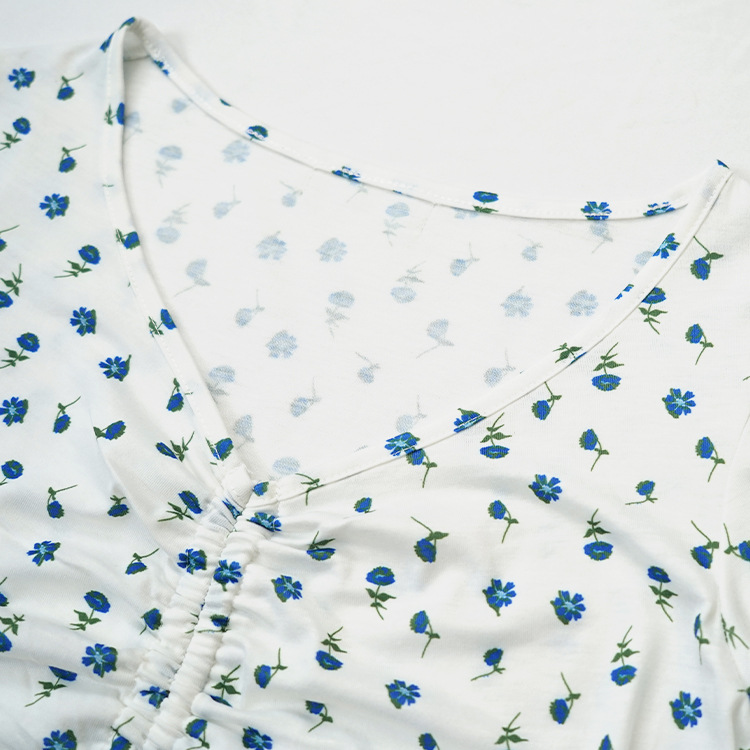 Amazon fresh and simple floral short-sleeved women's European and American women's V-neck T-shirt summer pleated short crop top in stock details Picture