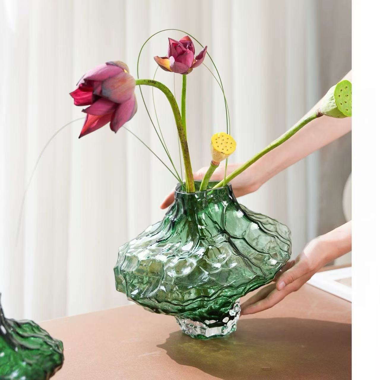 Nordic valley glass vase, InS-style irregular, personalized and creative home decoration craft, flower arrangement and display piece Application Scenario