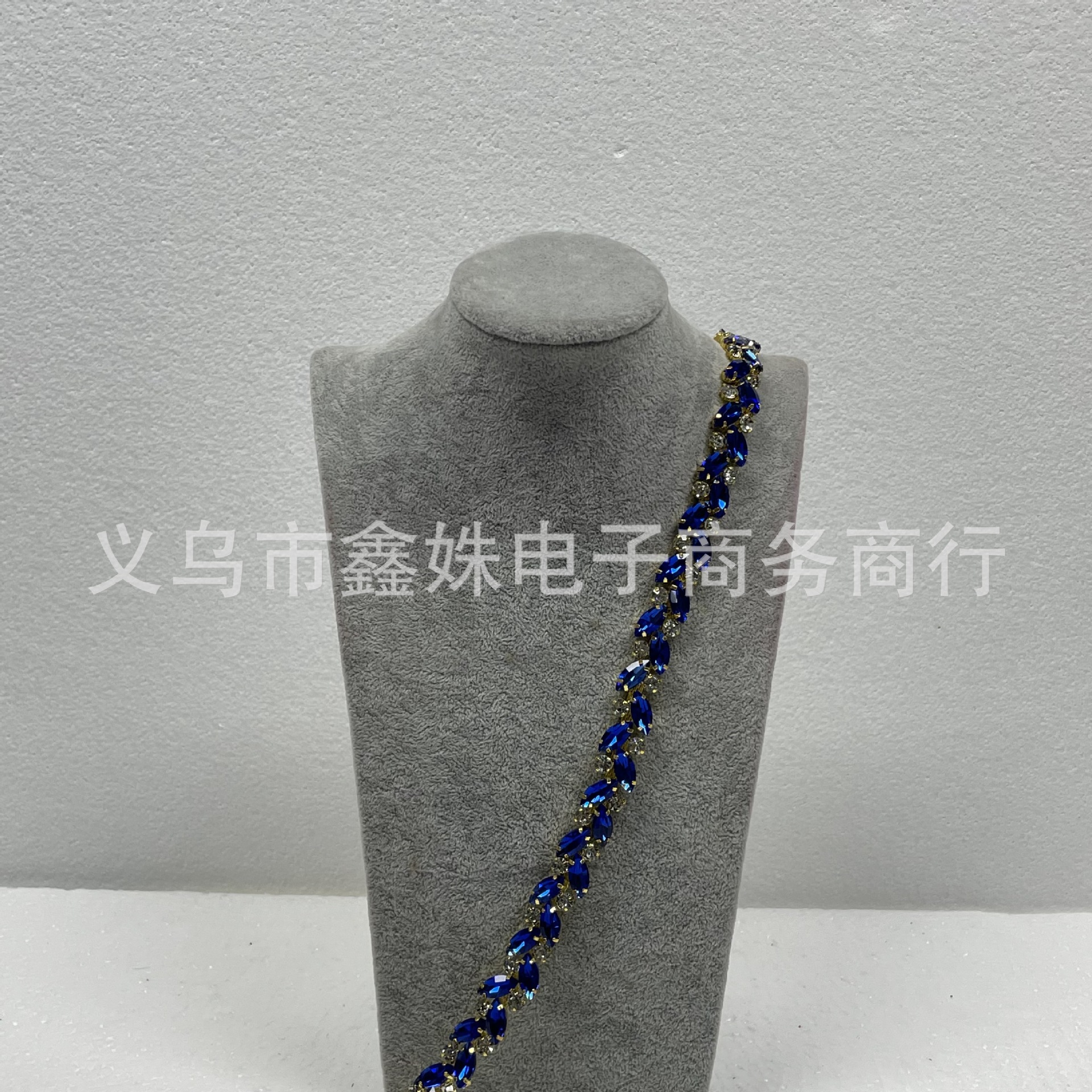 Factory direct sales of new 0.9m/ size fashionable chain gold and silver base water diamond crystal clothing accessories, 10 size per pack Specification image