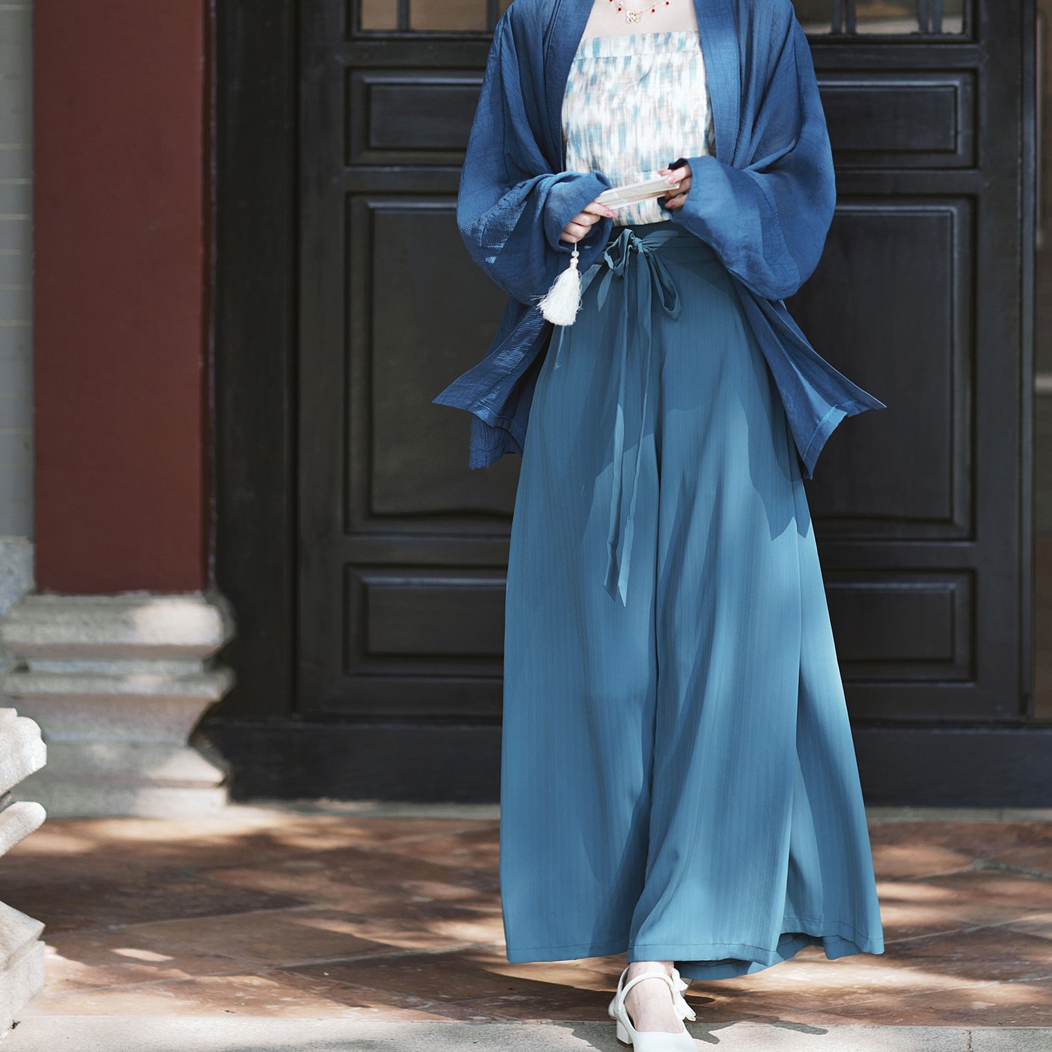 "National trend real photos: Chinese tea clothing, Song-style cardigan, Hanfu, spring and summer halter tops, Han elements, daily improvement, Song Dynasty pants, commuting sets wholesale. Specification image