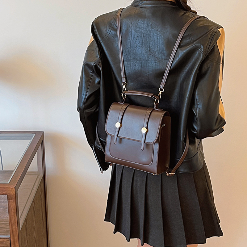 Large-capacity, fashionable, simple and elegant backpack, 2023 autumn new stylish casual bag, simple and trendy for women