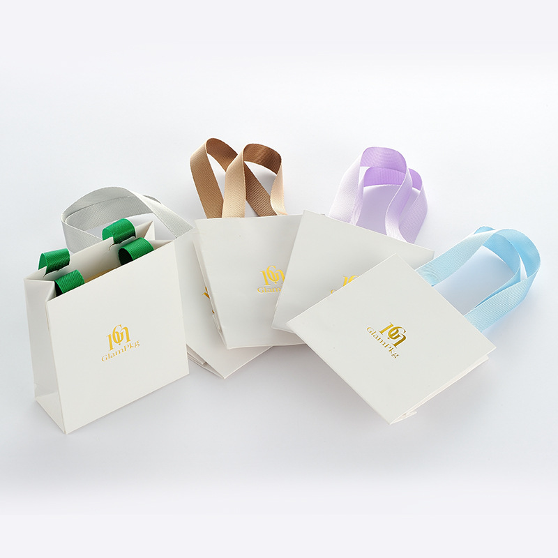 The cross-border bestseller white hand-held paper bag jewelry packaging has been replaced with a ribbon bow, a commercial small gift bag with a high appearance level Specification image