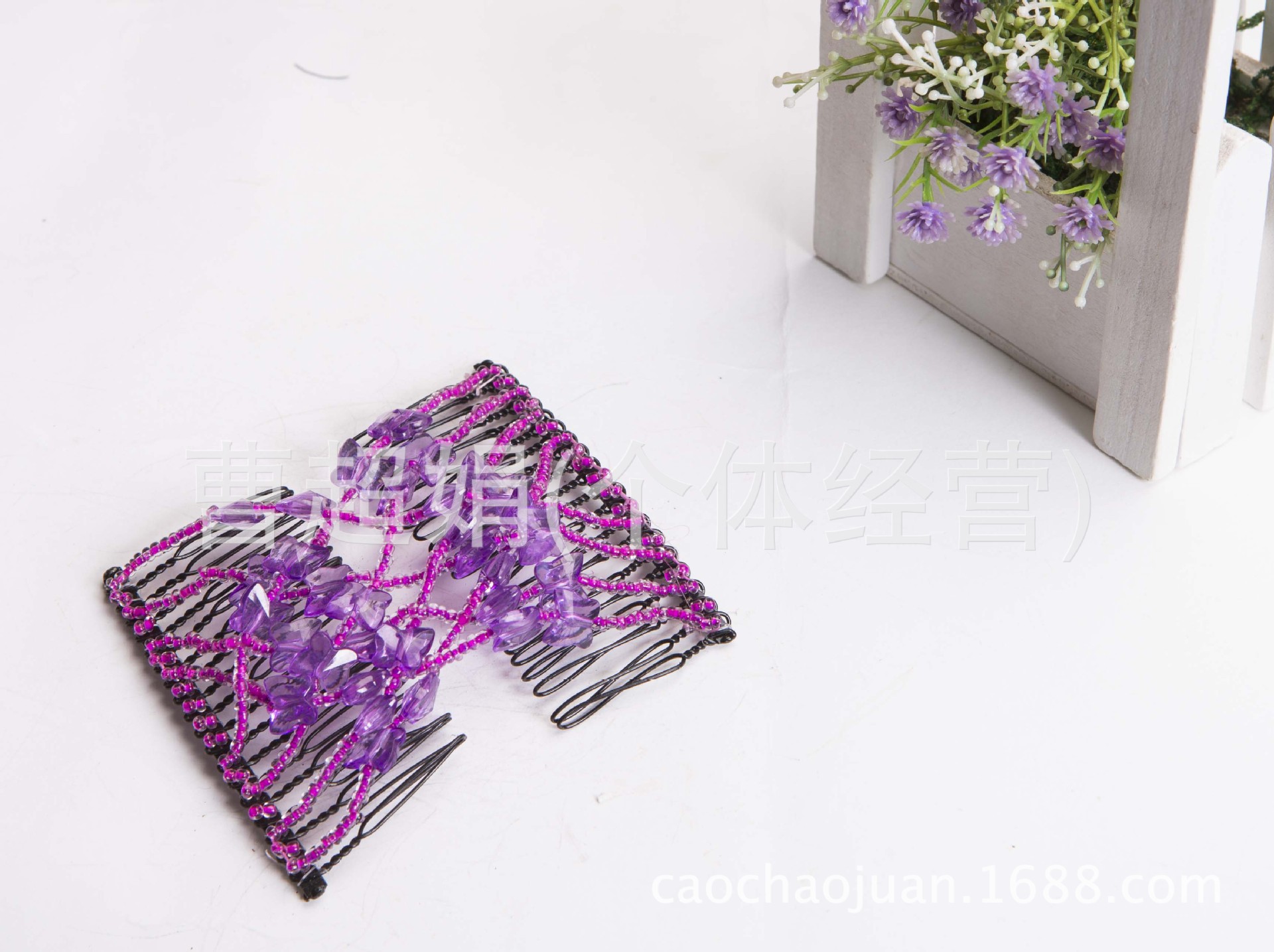 Butterfly, a 2-yuan supermarket supply of 8 new multi-functional hair combs, is available in batches starting from dozen Application Scenario