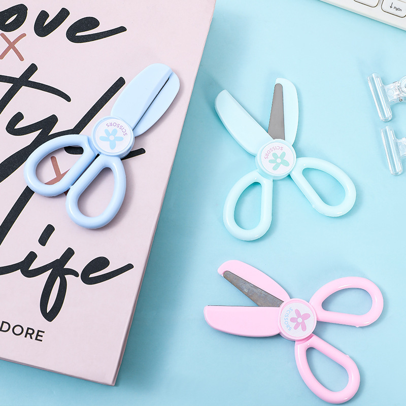 Plastic macaron colored handmade student children's scissors Kindergarten cartoon paper-cutting scissors art stationery scissors Application Scenario