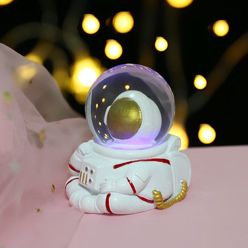 Astronaut Crystal Ball Astronaut Trinket Light Water Balloon Light Resin Craft Gift Student Birthday Gift details Picture
