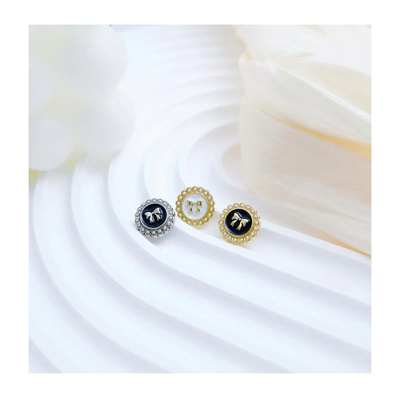 Bow pearl shirts, metal hand-sewn buttons, alloy decorative buttons, fashionable and versatile coat buttons wholesale Item Picture