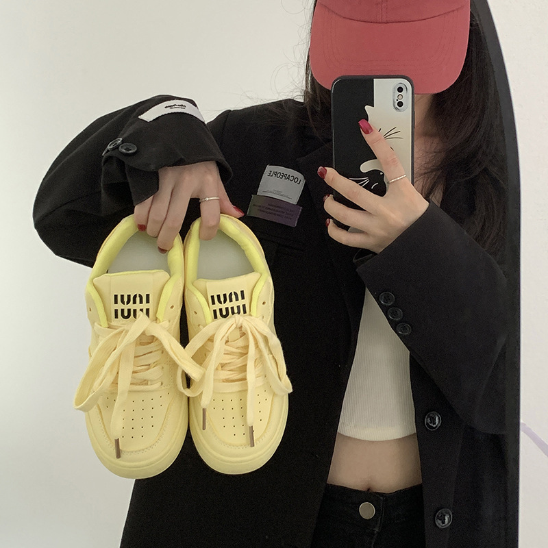 女式板鞋实物图