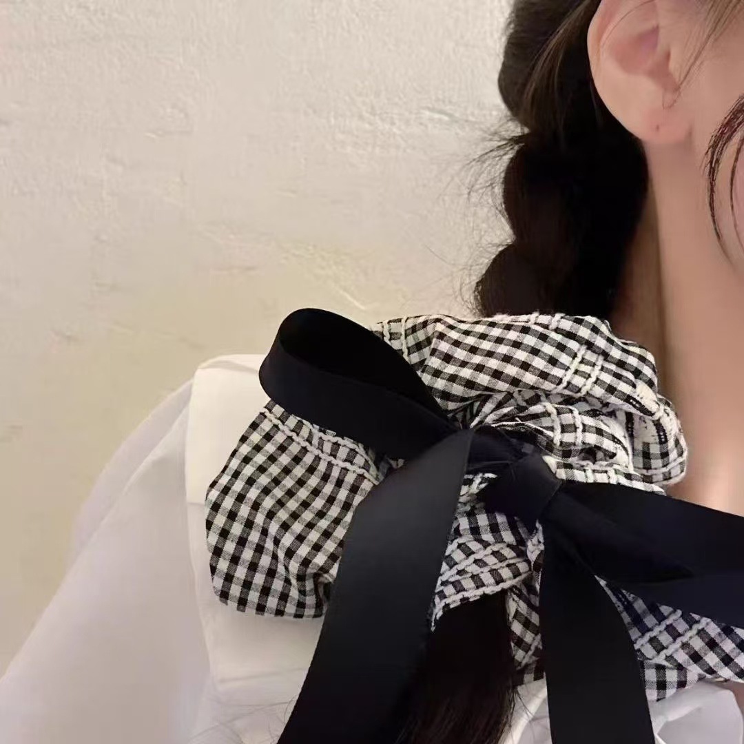 Bow check pattern oversized square hair band headwear with a high-end feel, the same style as Sang Zhi's elegant square scarf large colon hair band details Picture