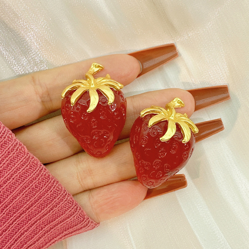 红色草莓轻奢细节图