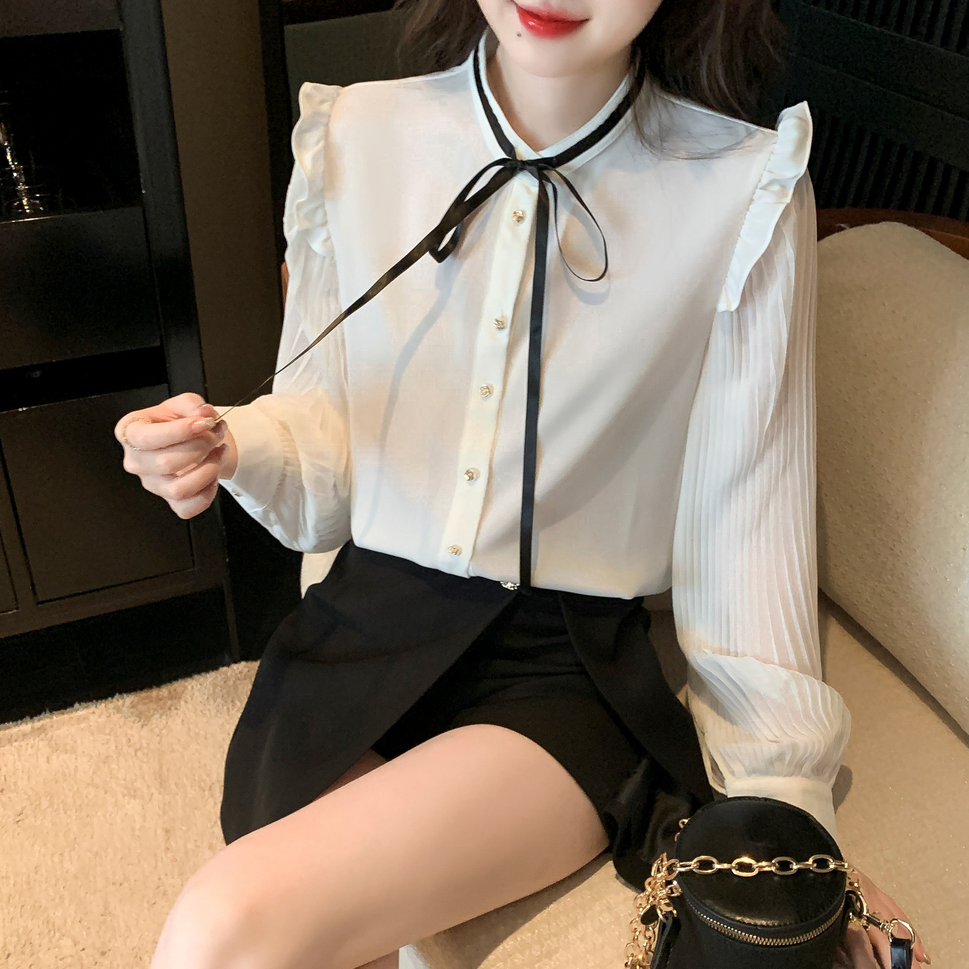 The new lace elegant shirt for ladies in the autumn of 2022 can be paired with a long-sleeved winter chic blouse and a beautiful chiffon top details Picture